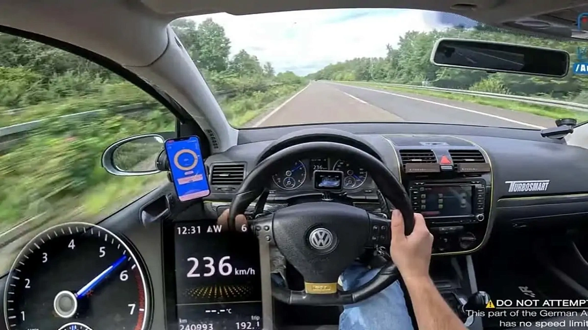 Водитель разогнал Volkswagen Golf до 241 км/ч (видео)