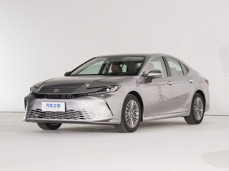 В Китае рассказали, когда стартуют продажи Toyota Camry девятого поколения