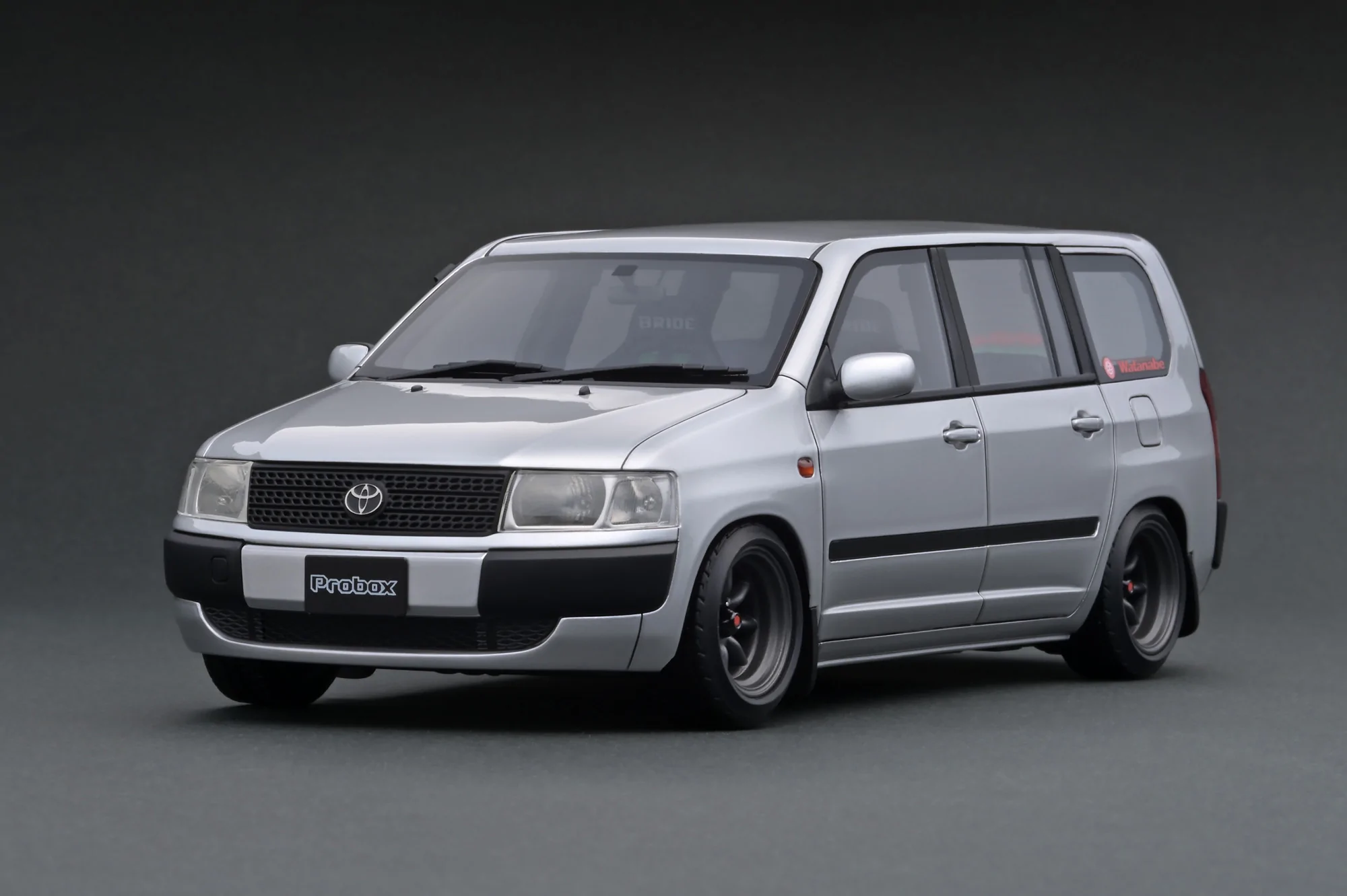 В Японии Toyota ProBox превратили во внедорожник Land Rover Defender
