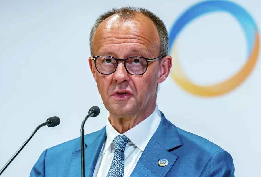 Канцлер Германии заявил, что Россия должна выплатить Украине €500 млрд за нанесенный ущерб