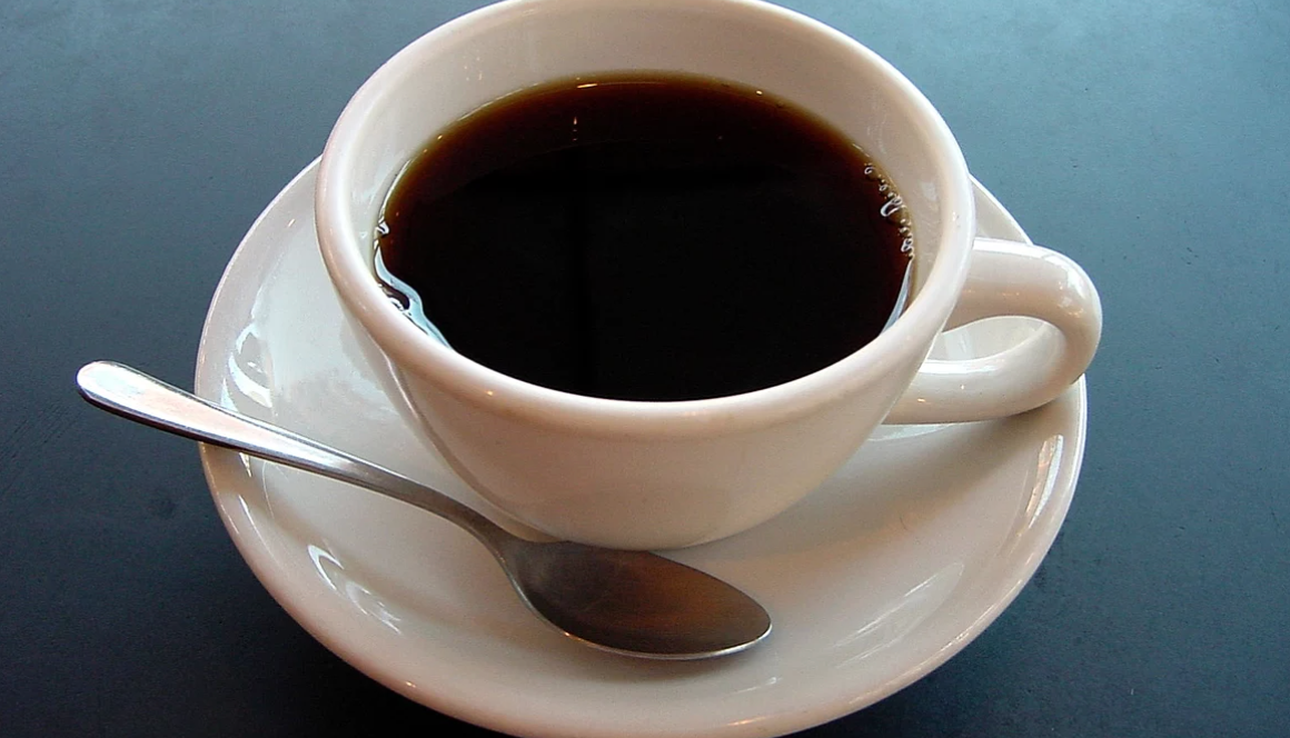В чем опасность кофе по утрам?