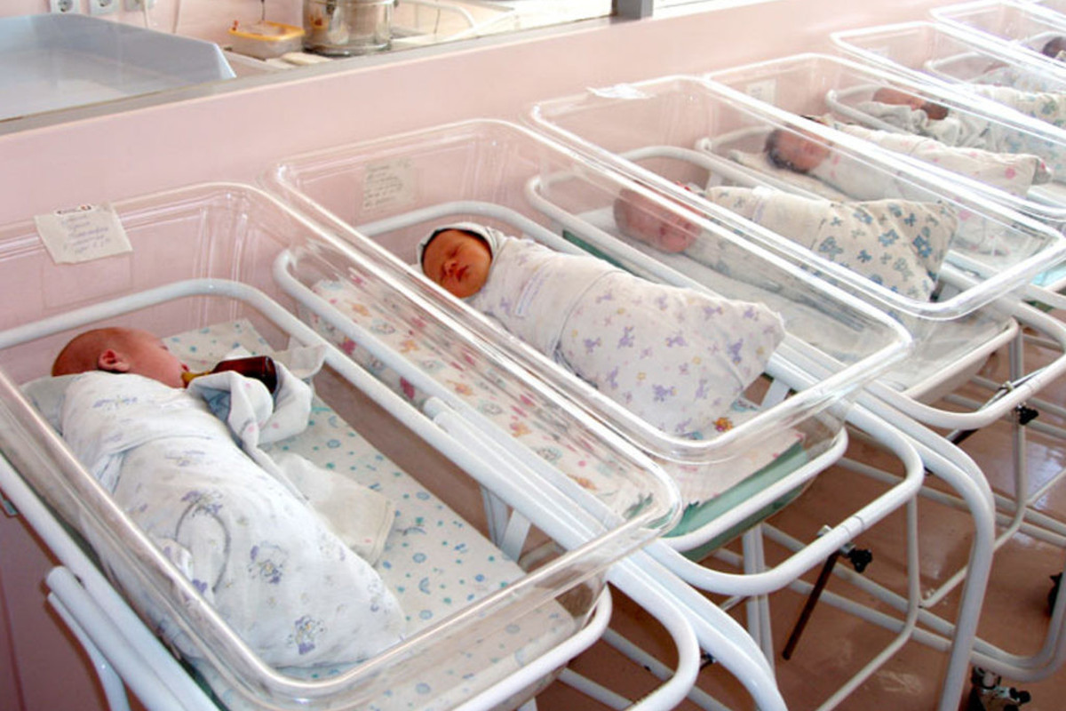 За пять месяцев в Узбекистане родилось почти 350 тысяч детей