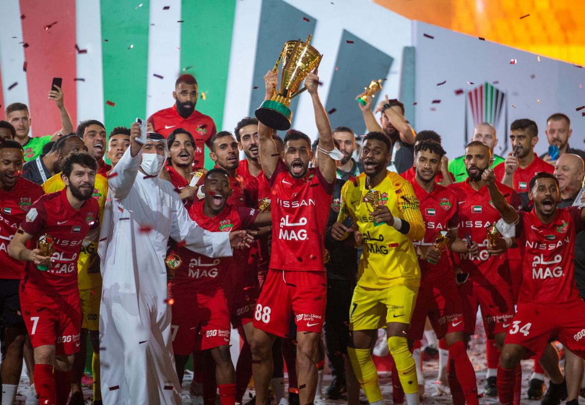 Два узбекских футболиста выиграли второй титул в сезоне Кубка Президента ОАЭ - фото