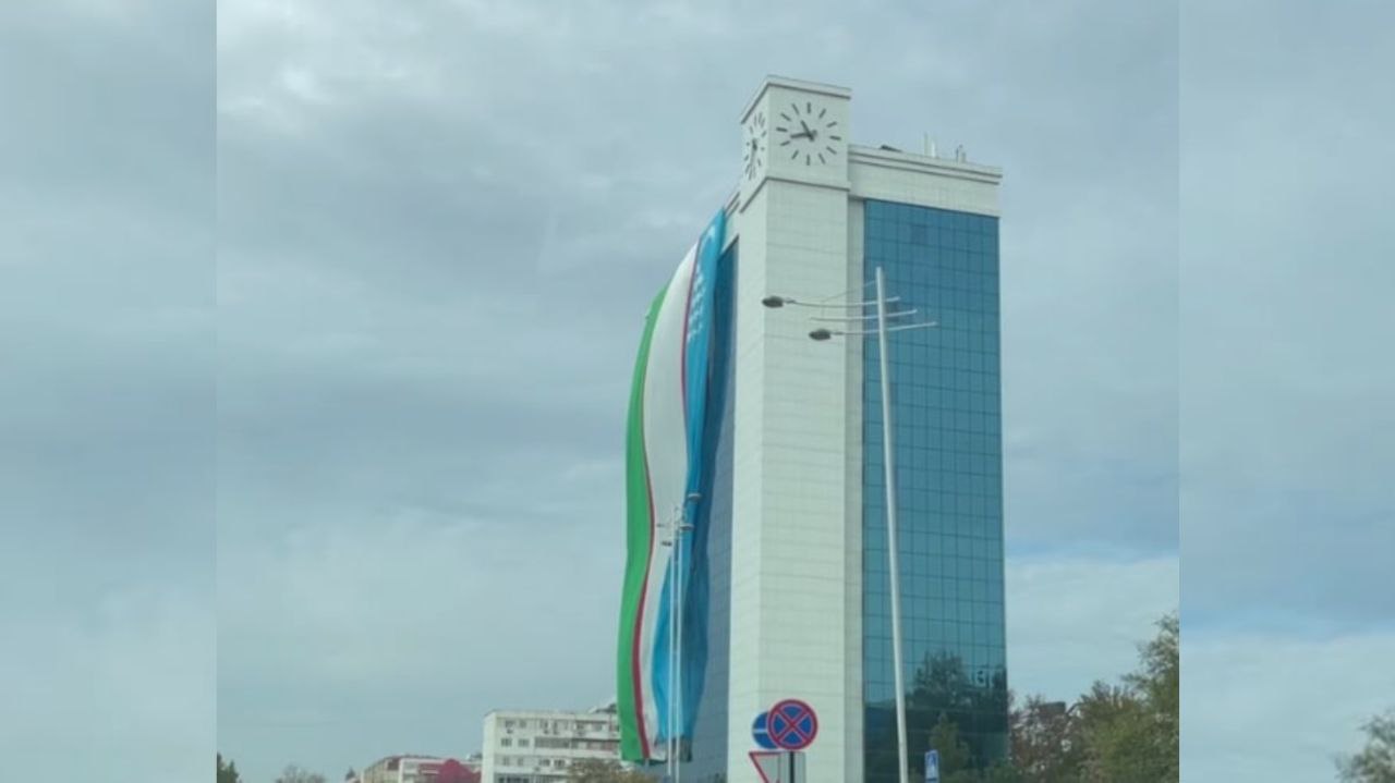 В Узбекистане хотят разрешить вывешивать флаг на домах 
