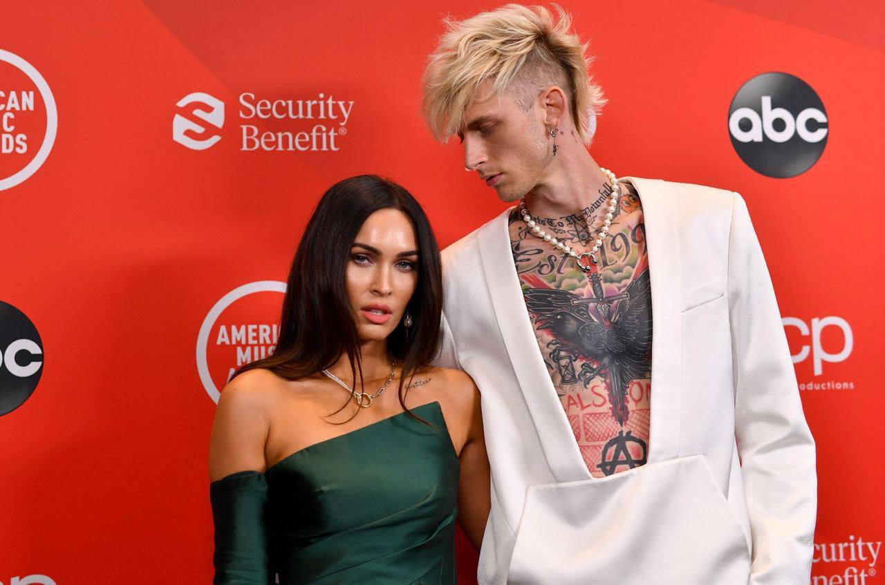 Меган Фокс намекнула на расставание с Machine Gun Kelly