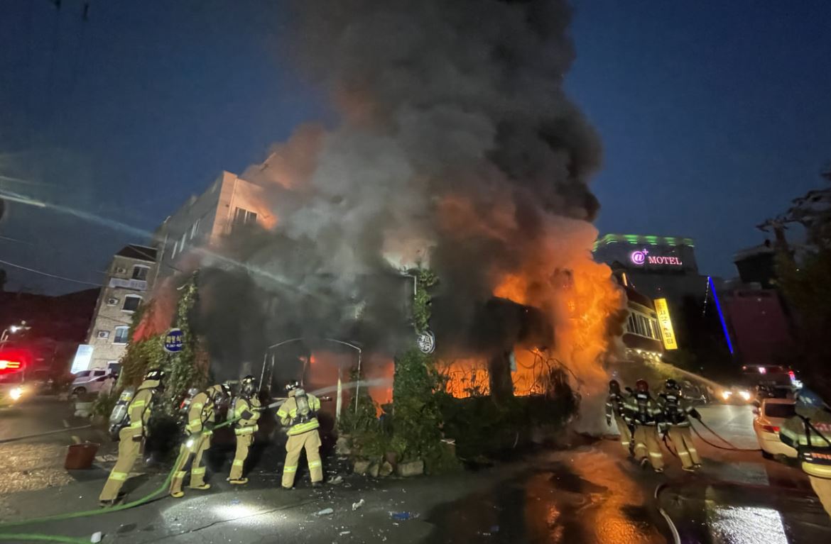 Узбекистанец спас женщину из горящего ресторана в Южной Корее 