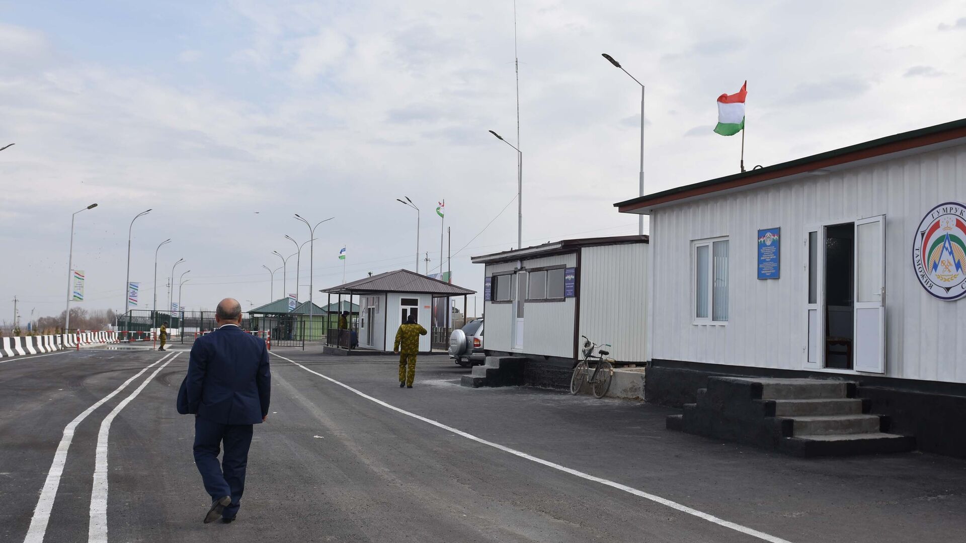 Узбекистан и Таджикистан откроют новые КПП на границе