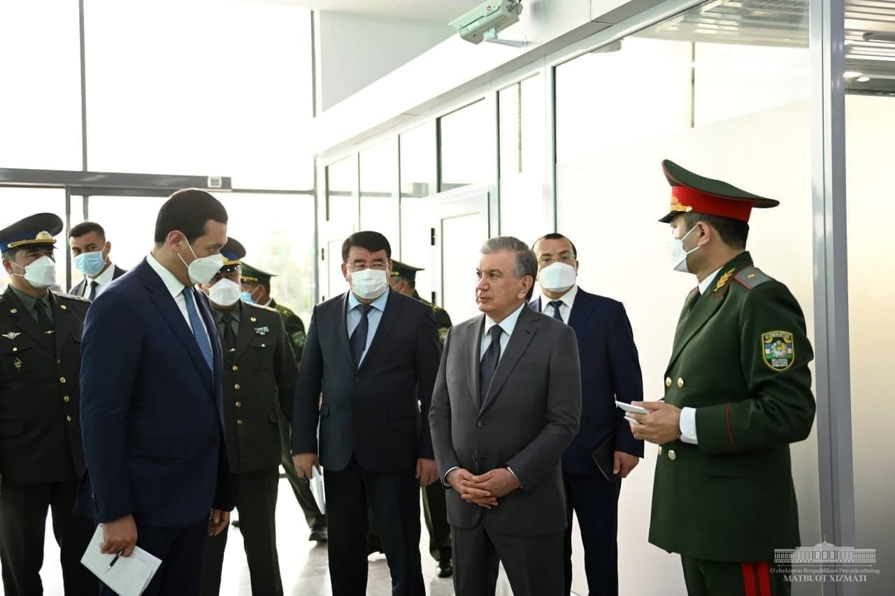 Президент посетил таможенный пост «Айритом» на границе с Афганистаном