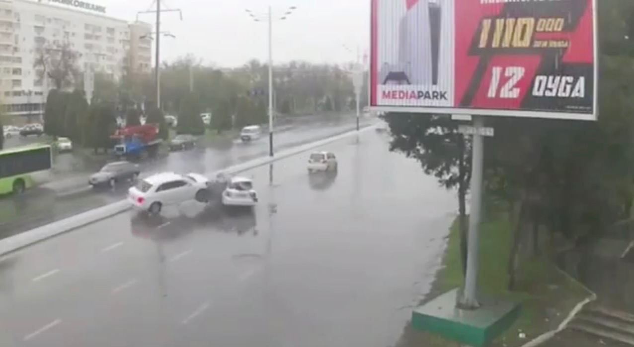 Опубликован момент смертельного ДТП в Ташкенте