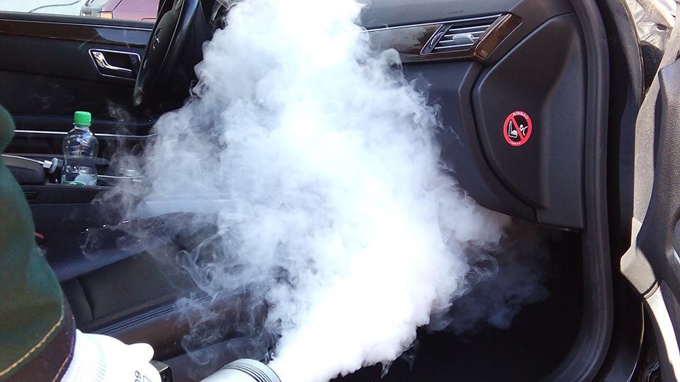 Какой запах в машине самый неприятный?