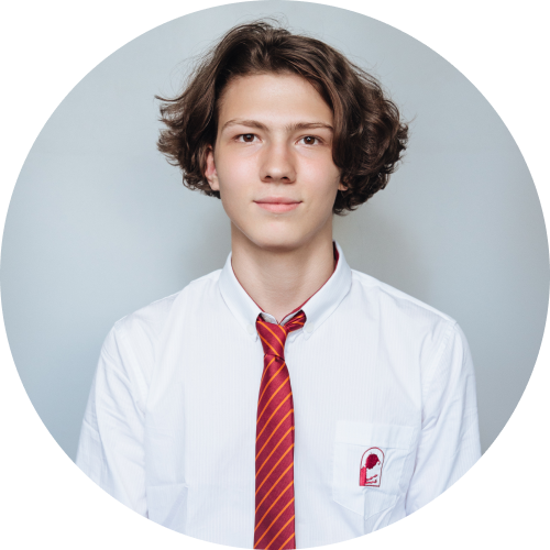 Матвей, студент выпускного 12-класса дипломной программы в Invento.