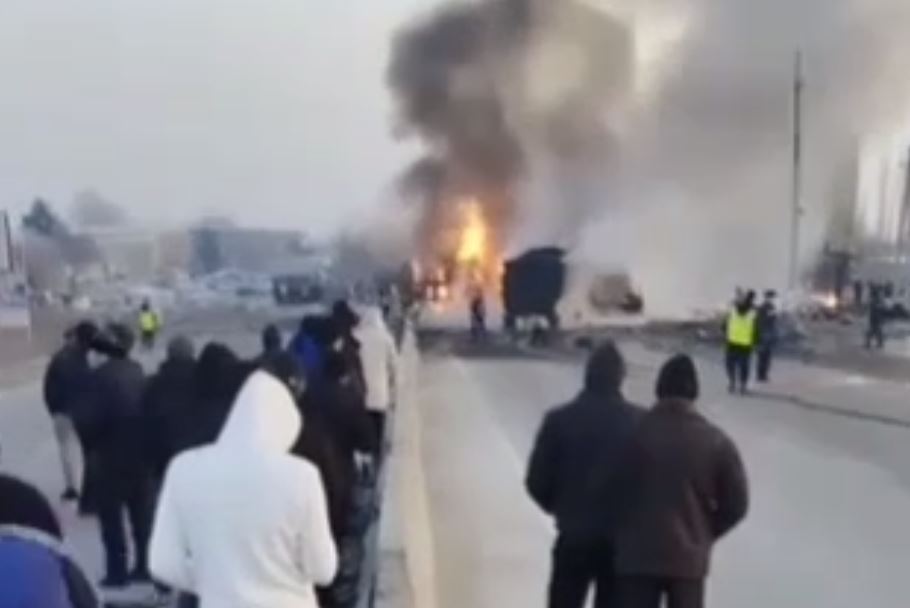 В Намангане произошло страшное ДТП с участием трех грузовиков, есть погибшие — видео