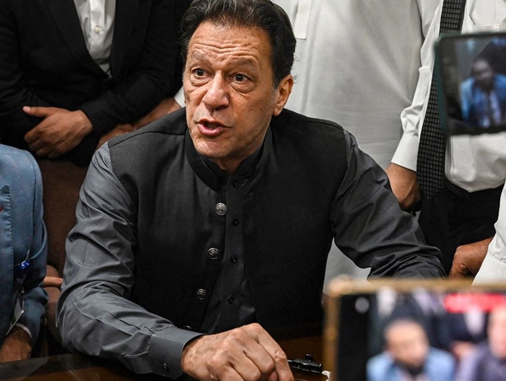 Экс-премьера Пакистана приговорили к 14 годам тюрьмы за коррупцию