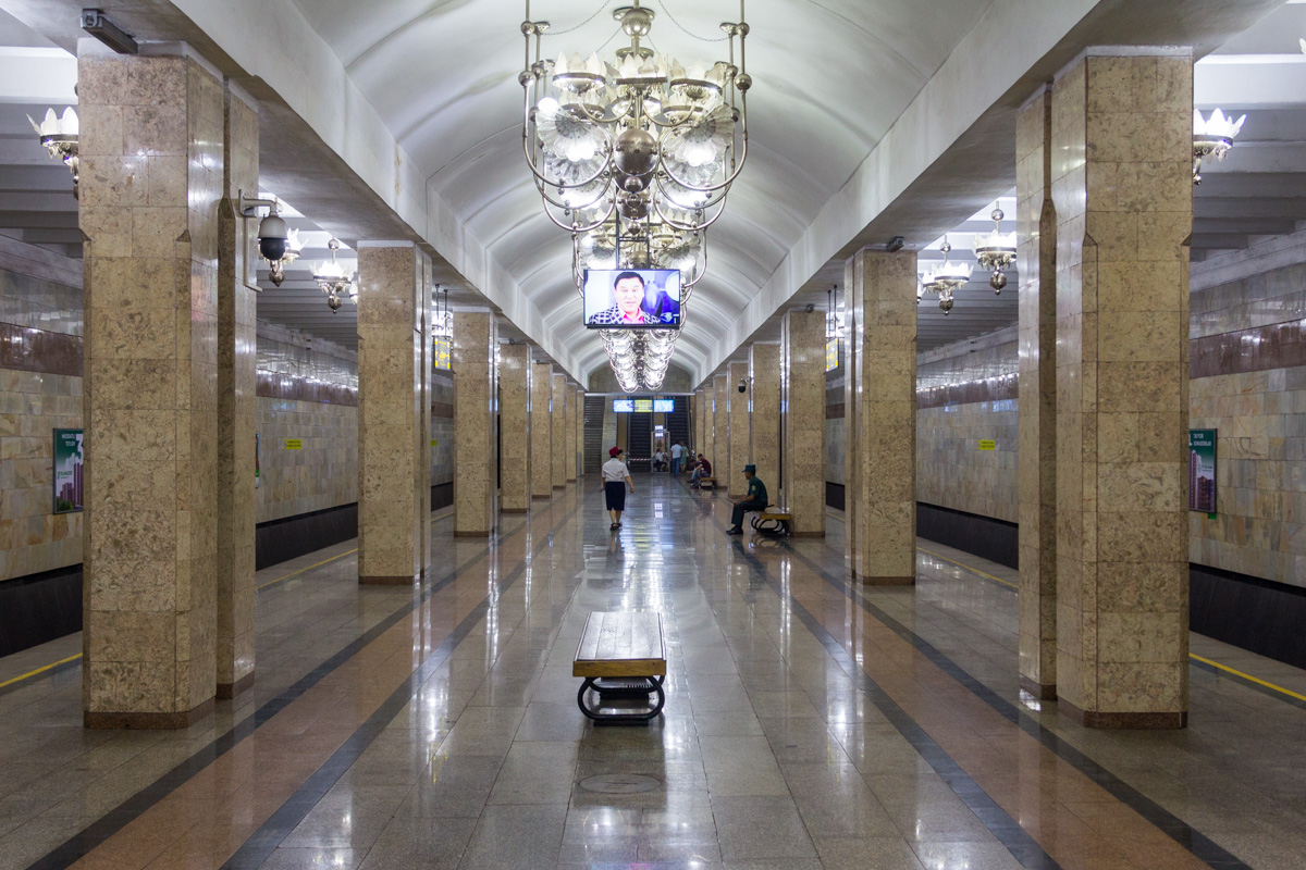 Несколько станций ташкентского метро остались без электричества - видео
