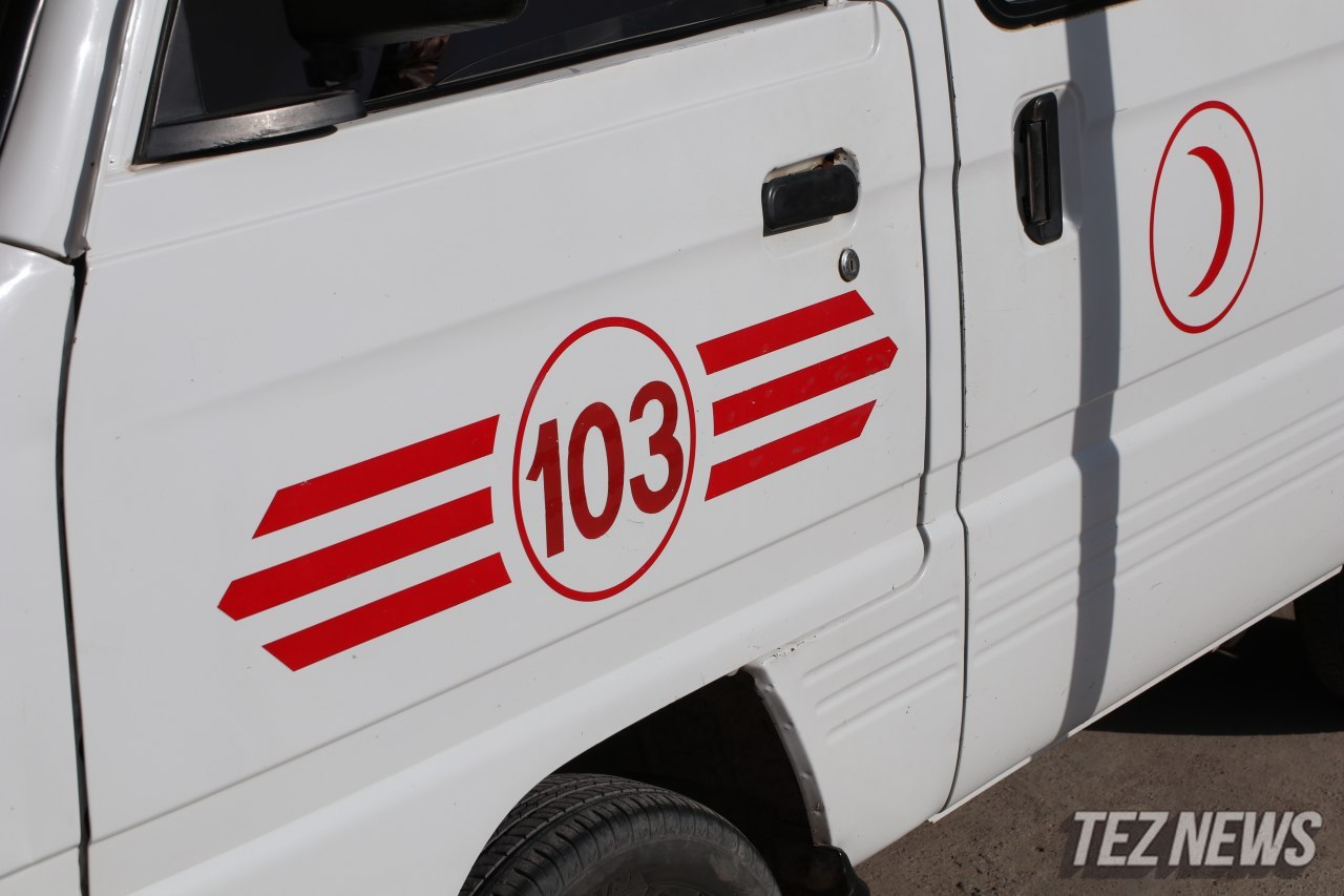 В Алмалыке водитель микроавтобуса сбил насмерть мать с ребенком