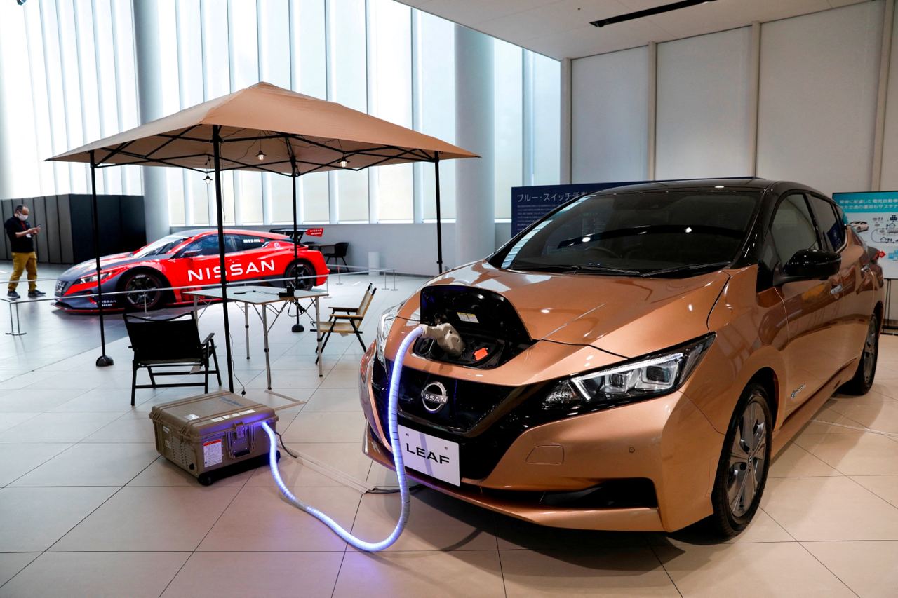 Nissan будет выпускать дешевые аккумуляторы для электромобилей