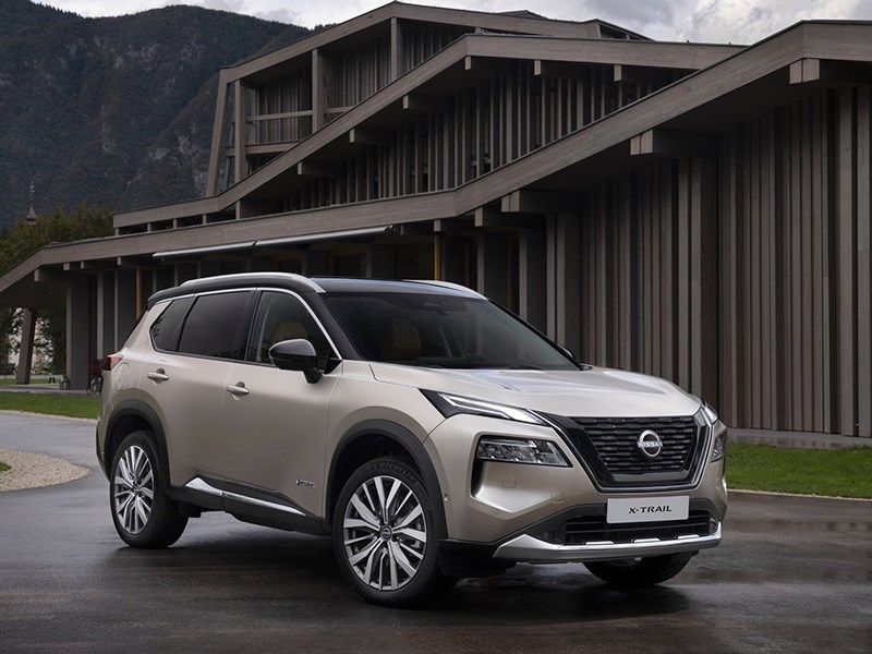Nissan превратит свои популярные машины в электромобили