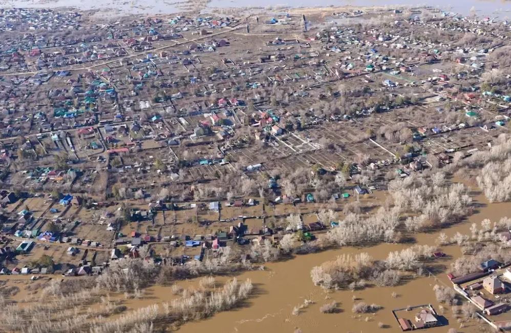 Паводки стали самым крупным за 80 лет стихийным бедствием в Казахстане — Токаев