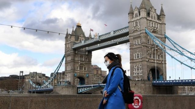 В Великобритании обнаружен новый вариант коронавируса: жителям Лондона запрещено собираться на Рождество
