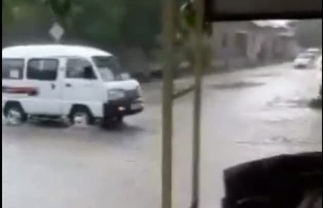 Проливные дожди снова затопили Самарканд - видео