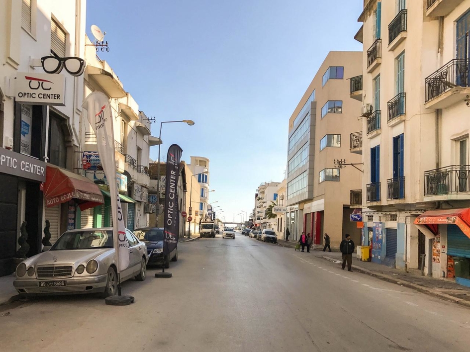 Бесстрашный преступник угнал автомобиль министра обороны Туниса, пока он обедал