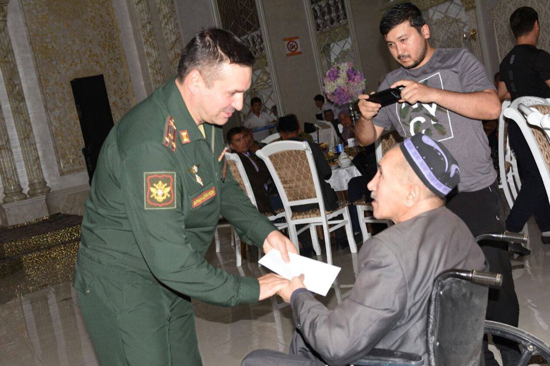Ветераны-афганцы в Узбекистане получили матпомощь от России