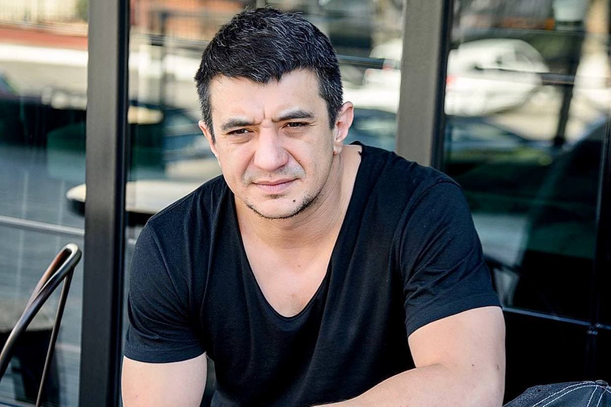 Бабур Юлдашев признался, что из-за актерской деятельности пропустил 34 года своей жизни - видео