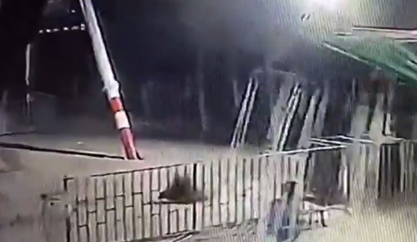В Кашкадарье мужчина вылетел из аттракциона (видео)