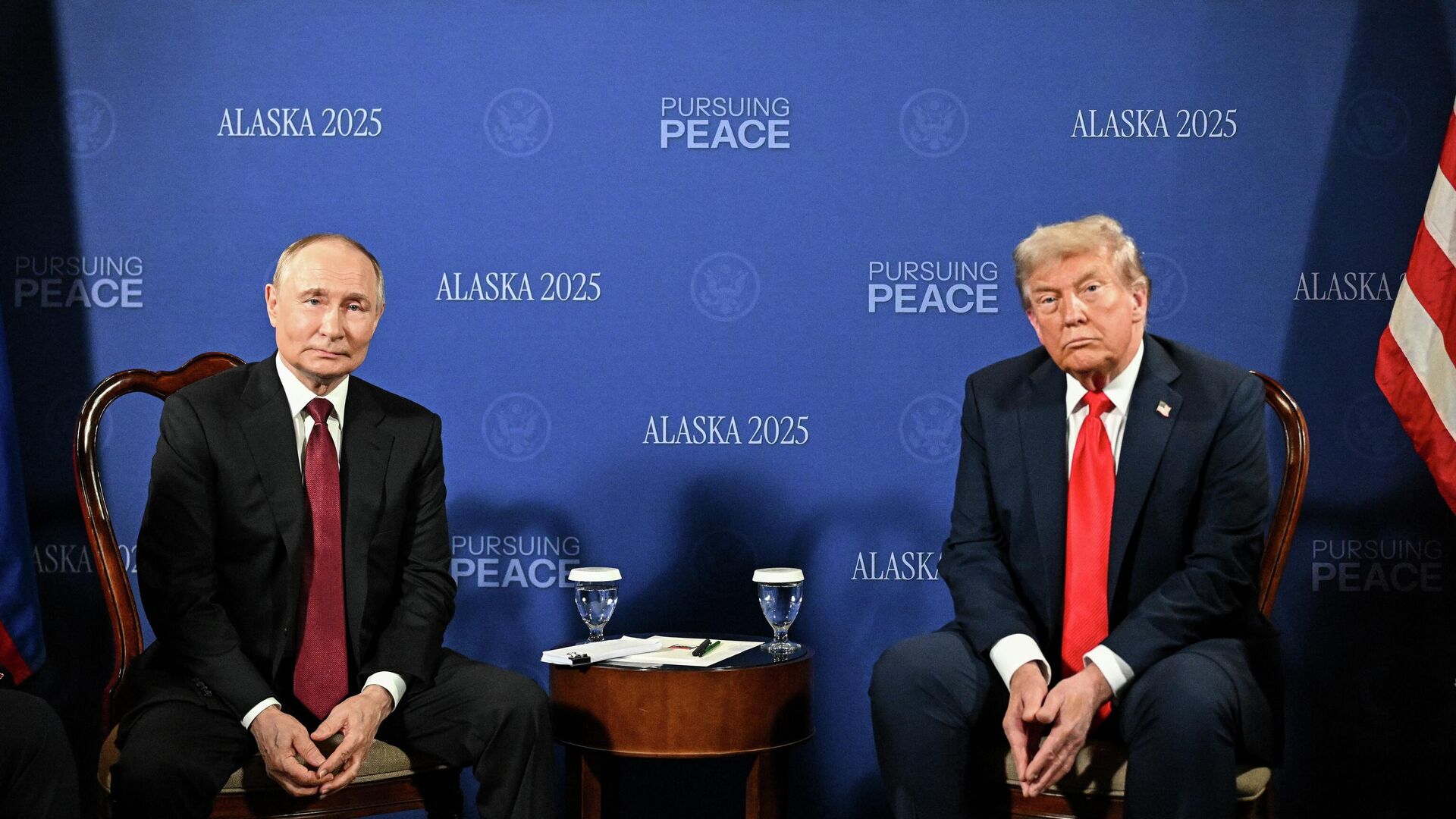 «К сожалению, пока сделки нет». Как прошли переговоры Путина и Трампа на Аляске 
