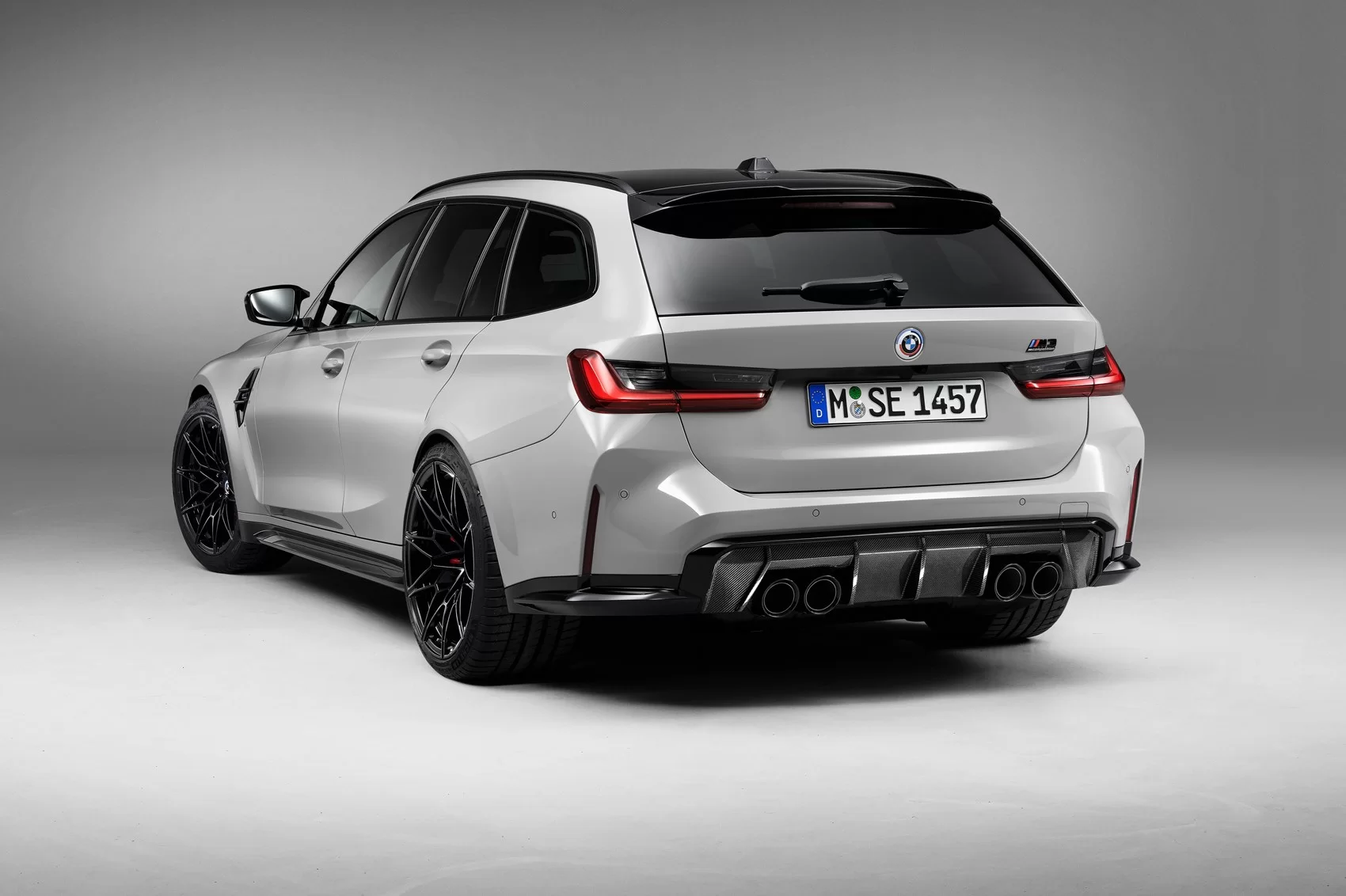 В сети показали обновленный гибридный универсал BMW M5 Touring