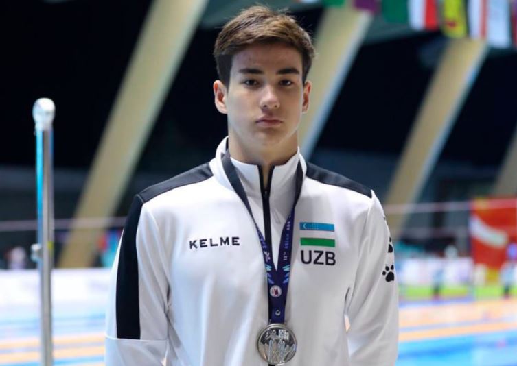 Узбекский пловец Элдор Усмонов завоевал две серебряные медали на ЧА
