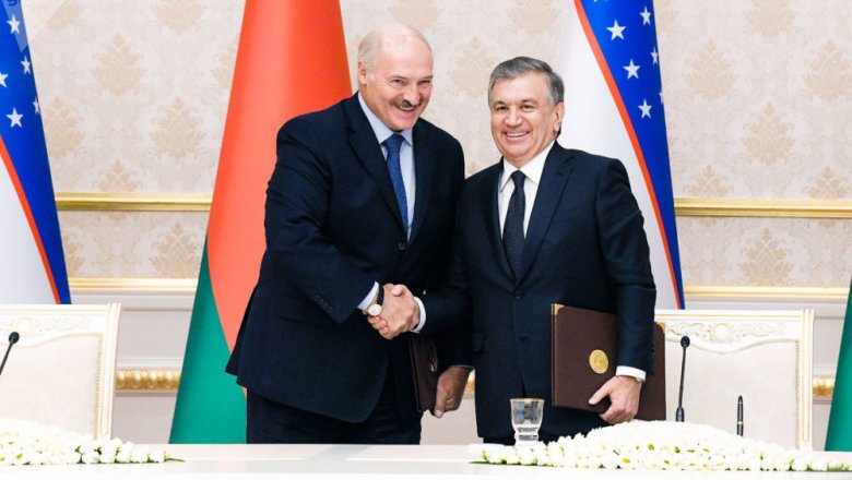 Шавкат Мирзиёев поздравил Лукашенко с победой на выборах