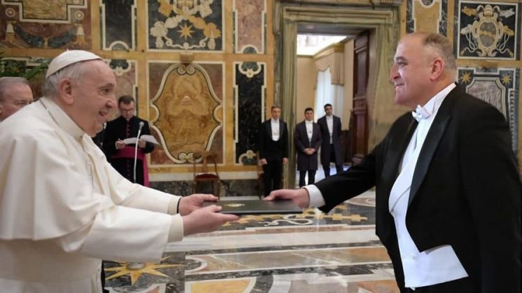 Посол Узбекистана вручил верительные грамоты Папе Римскому