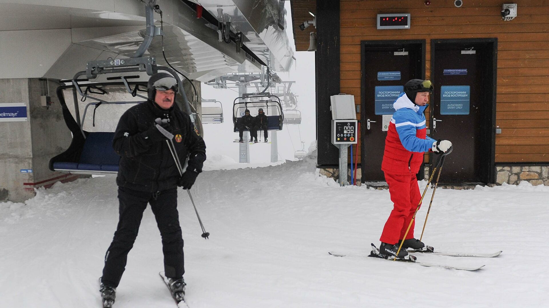 Путин и Лукашенко покатались на лыжах в Красной поляне