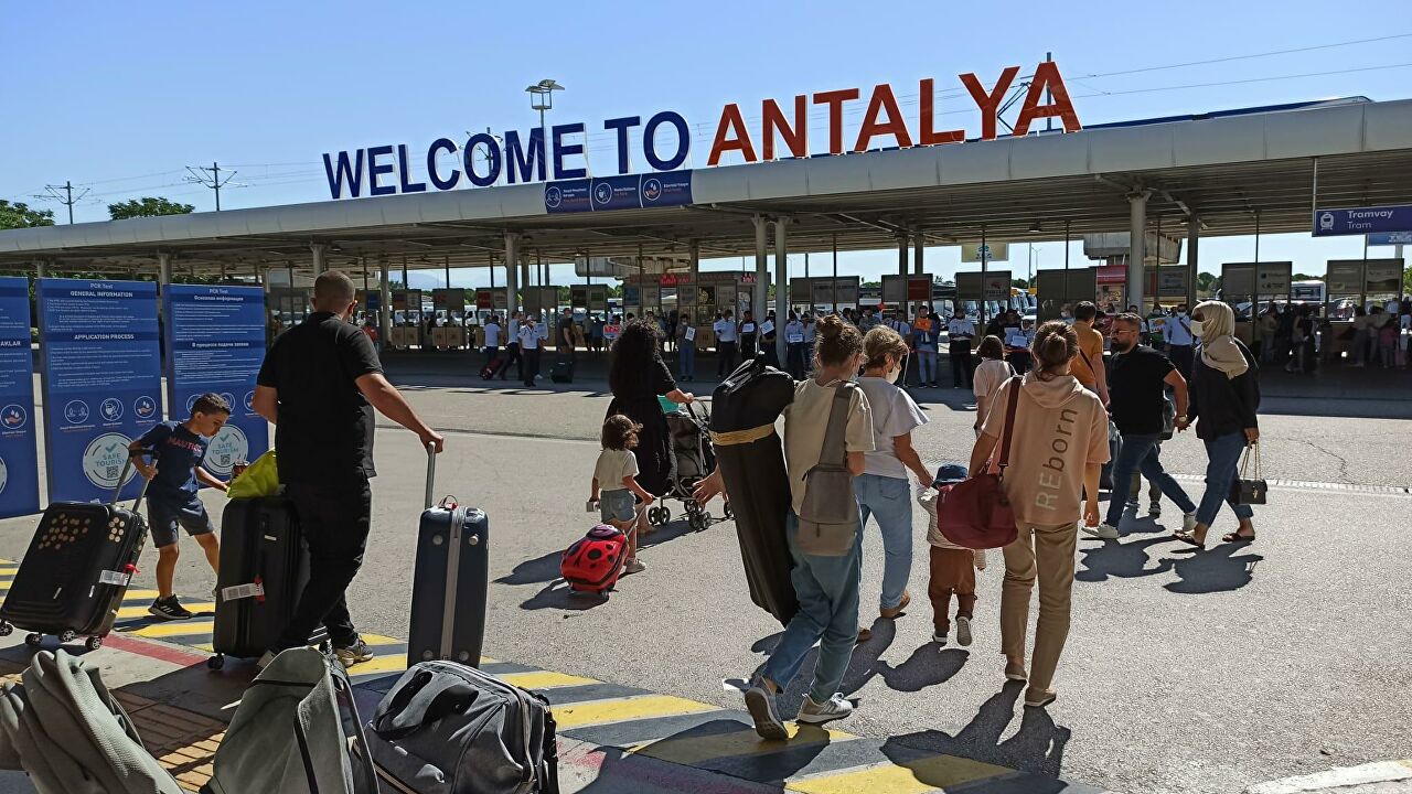 В Турции допустили закрытие границ из-за распространения штамма «дельта»