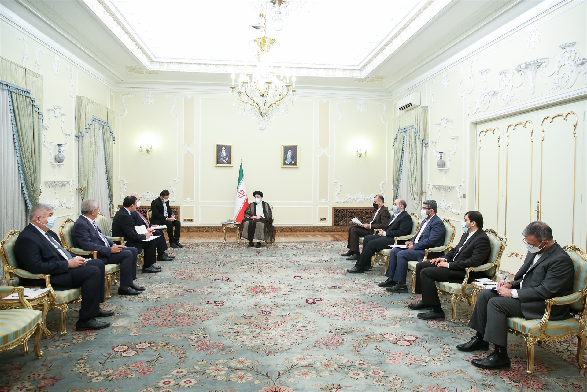 Абдулазиз Камилов обсудил с президентом Ирана ситуацию в Афганистане