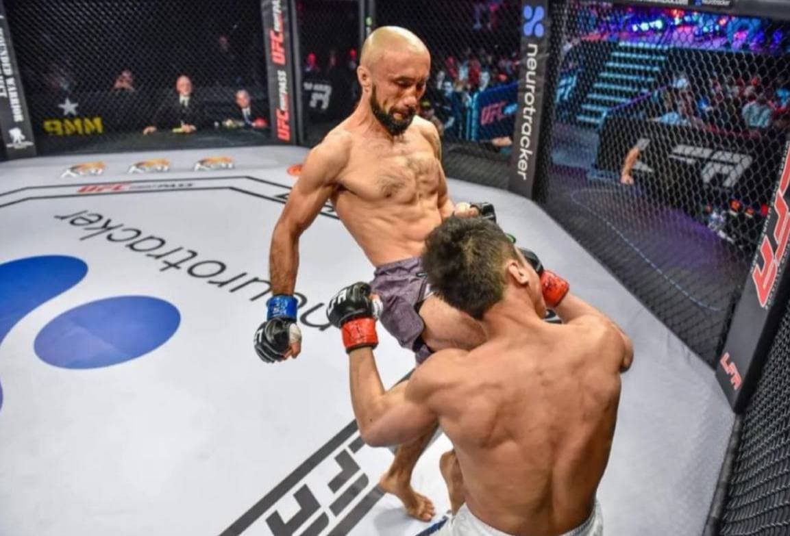 Узбекистанский боец MMA нокаутировал соперника за 21 секунду — видео