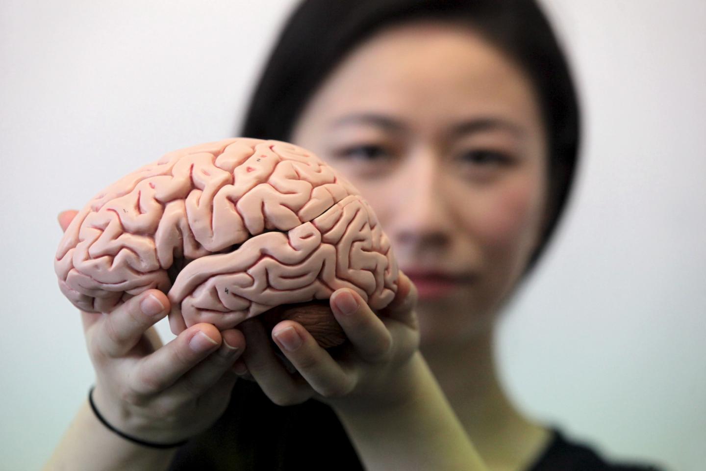 Коронавирус поражает мозг сильнее, чем болезнь Альцгеймера — что грозит мозгу?