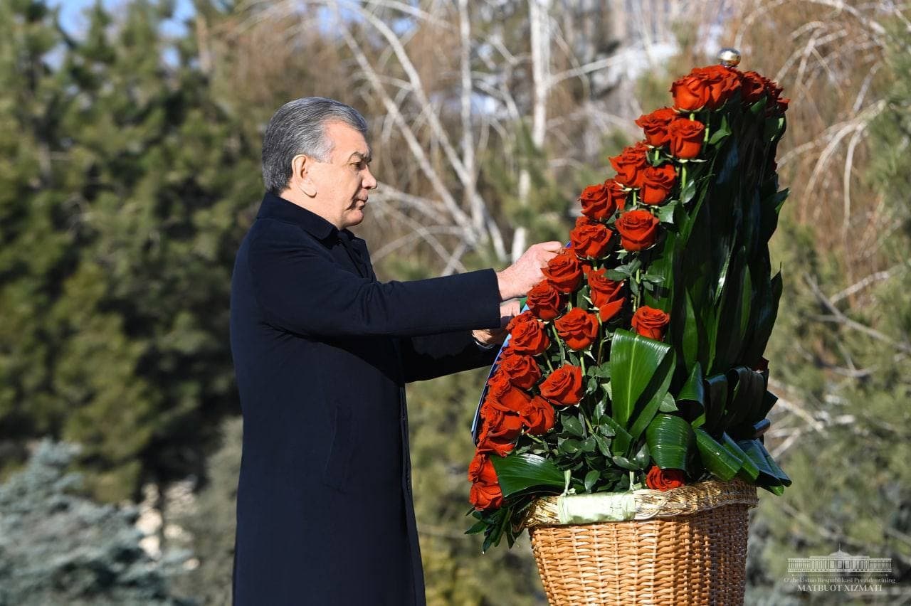 Шавкат Мирзиёев почтил память первого президента Ислама Каримова
