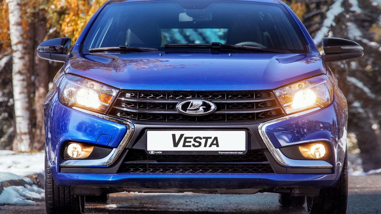 Цены на Lada Vesta у дилеров в России достигли почти $26 тысяч