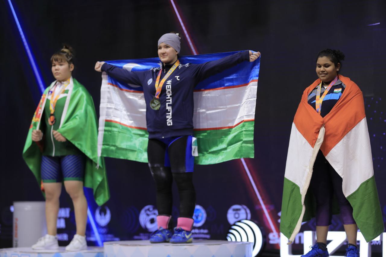 Нигора Сувонова завоевала шесть золотых медалей на домашнем ЧА по тяжелой атлетике