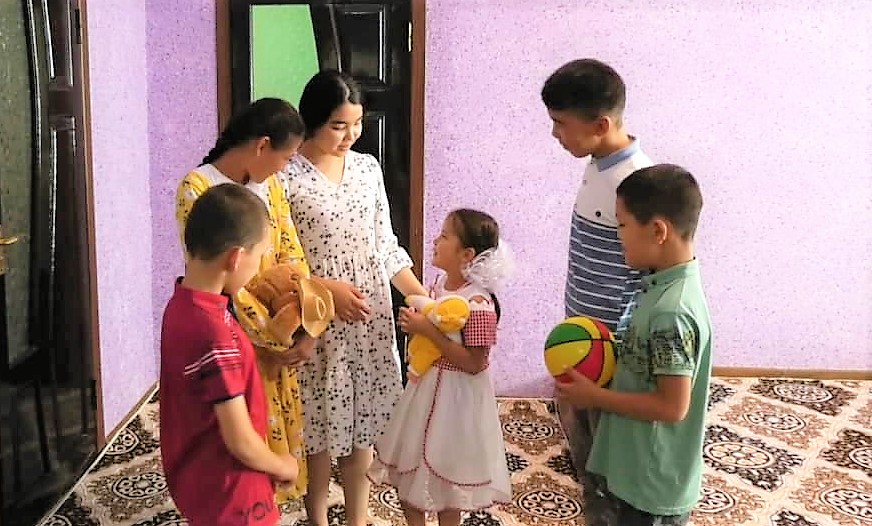 В Узбекистане утвердили порядок организации семейных детдомов