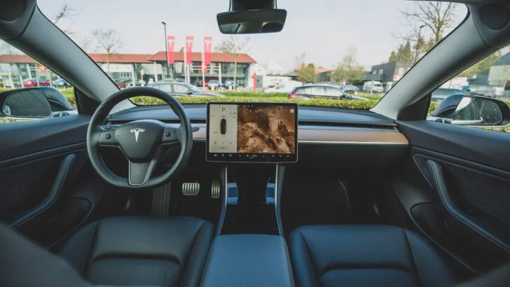 Илон Маск планирует наладить массовое производство беспилотных Tesla