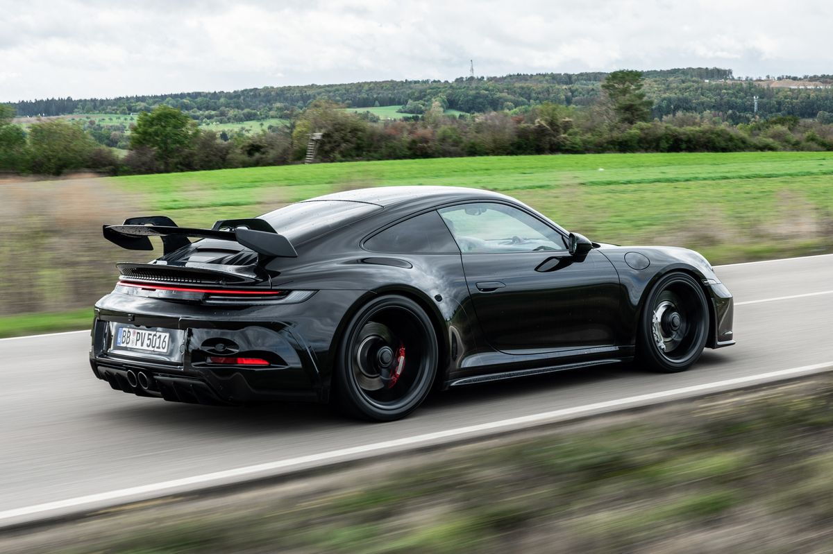 Porsche тестирует 911 GT3 и Touring под тяжелым камуфляжем