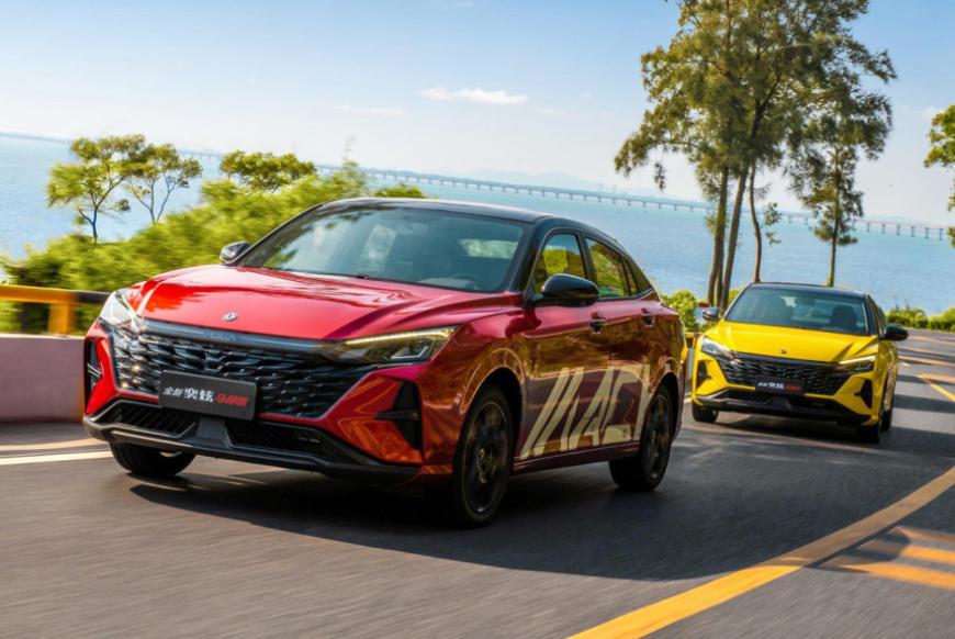 DongFeng обновил седан и кросс-универсал Aeolus Yixuan