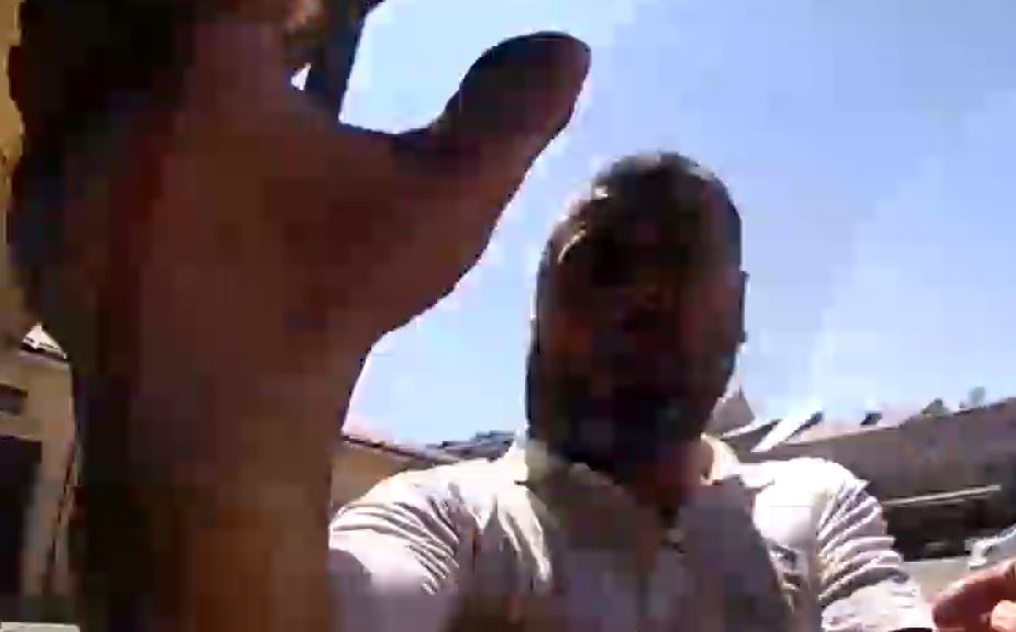 Житель Андижана сломал нос сотруднику ДПС за отправленную на штрафстоянку машину (видео) 