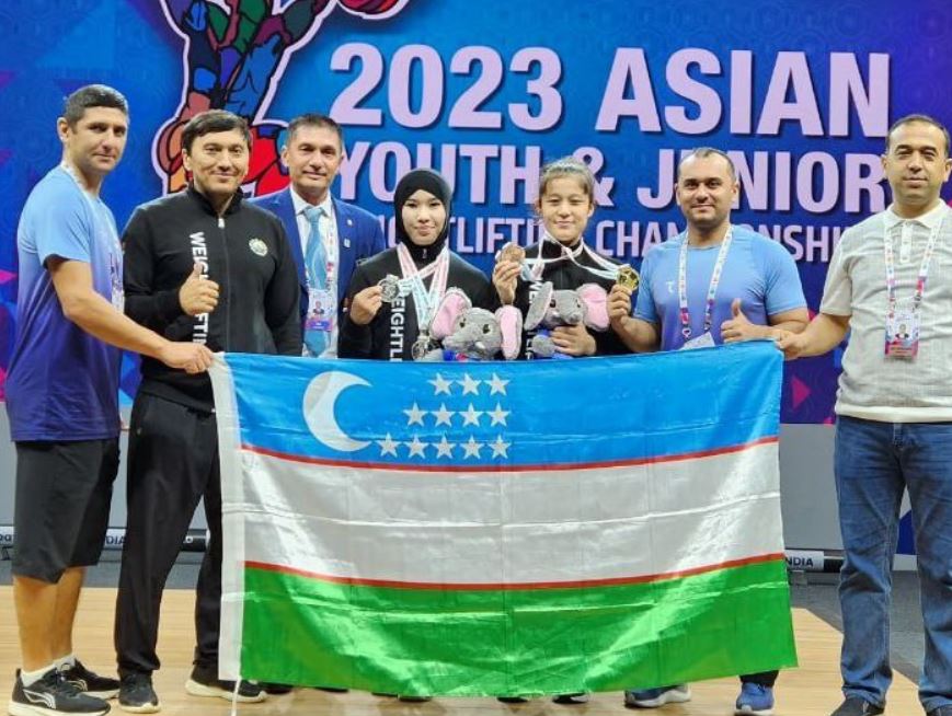 Худойкулова и Абдуллаева завоевали шесть медалей на ЧА по тяжелой атлетике