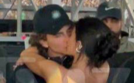 Кайли Дженнер и Тимоти Шаламе засняли во время поцелуя