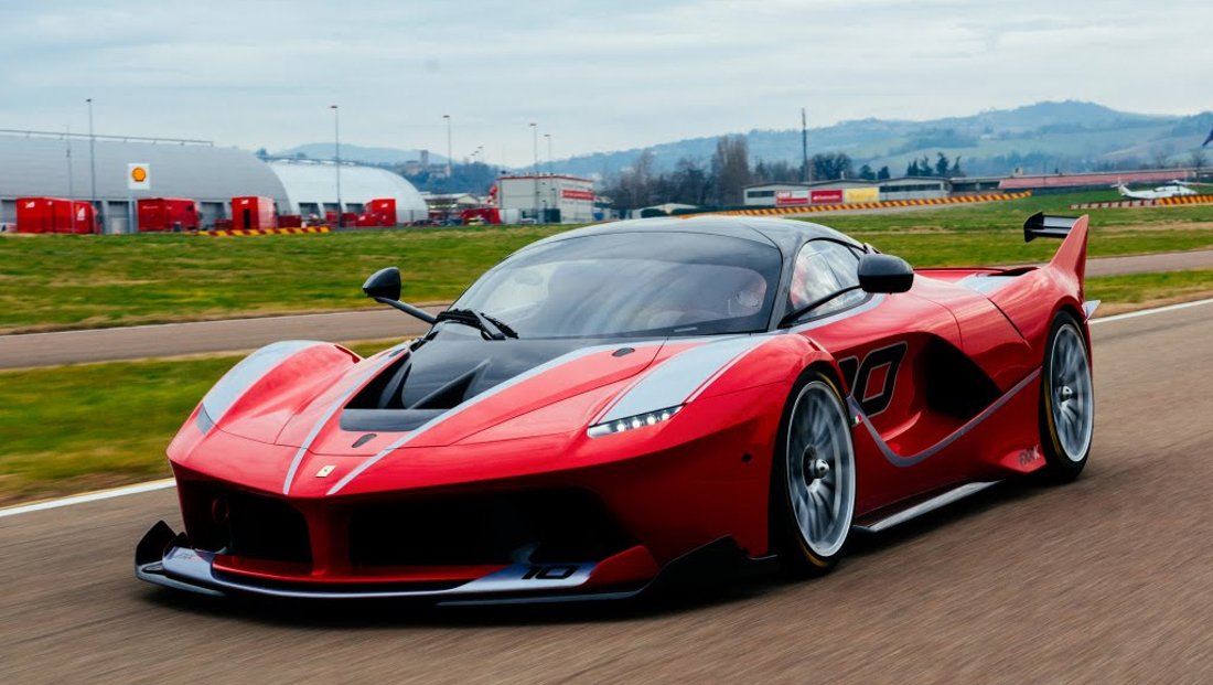 В сети показали фото нового гиперкара Ferrari на дорожных тестах