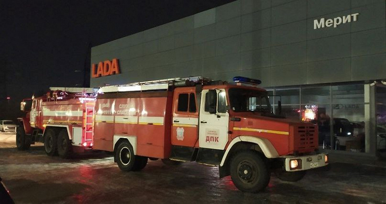 Недовольный владелец LADA поджег автосалон из-за брака в машине